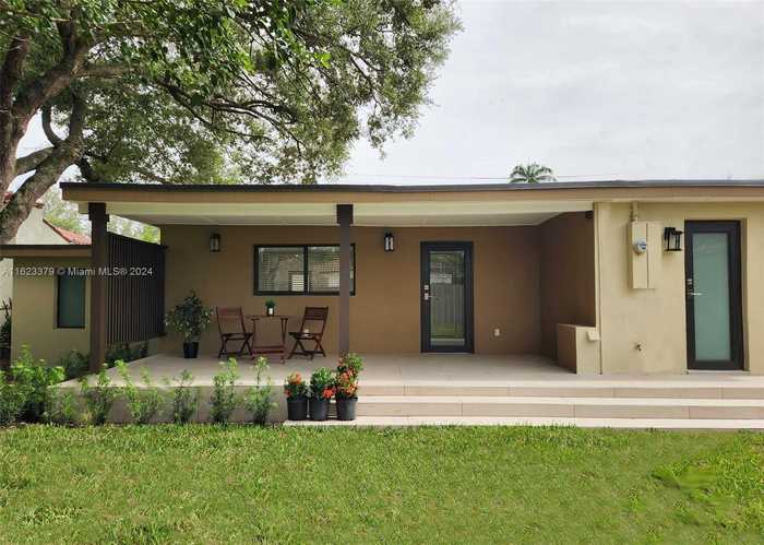 photo 16: 64 Corydon Dr, Miami Springs FL 33166