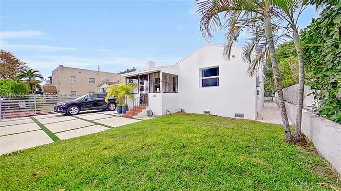 photo 2: 265 NW 44th St, Miami FL 33127