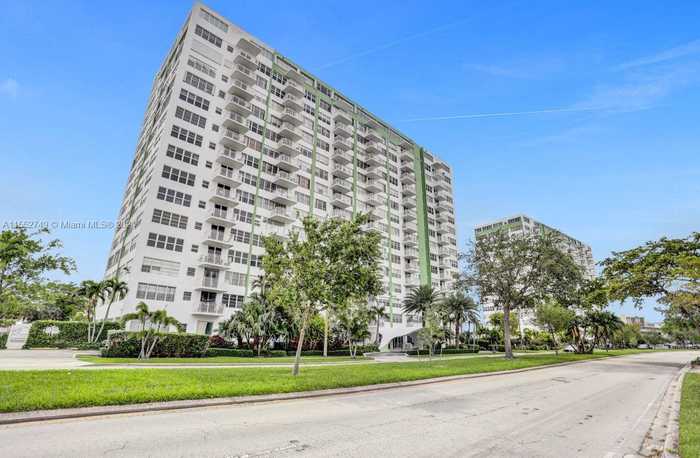 photo 2: 2150 Sans Souci Blvd Unit D1, North Miami FL 33181