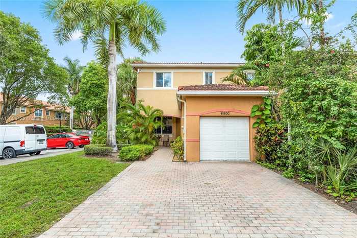 photo 1: 4900 SW 30th Ter Unit 4900, Dania Beach FL 33312