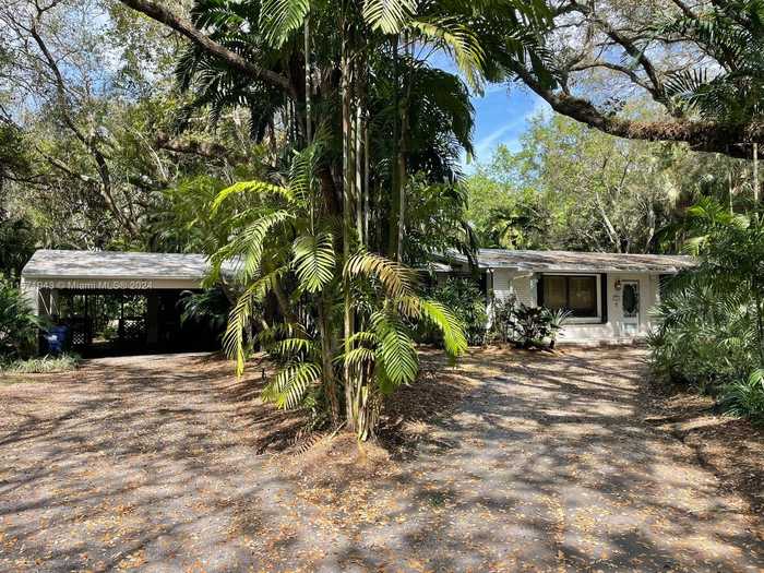 photo 1: 5845 SW 96th St, Pinecrest FL 33156