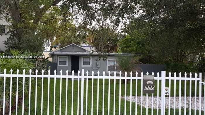 photo 4: 226 NW 47th St, Miami FL 33127