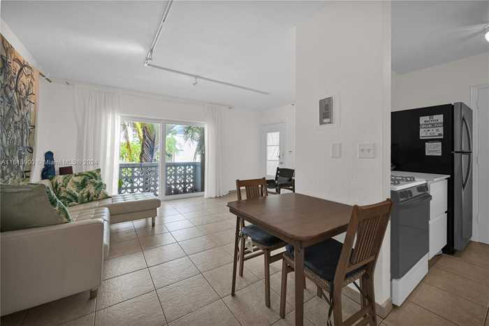 photo 2: 350 Collins Ave Unit 212, Miami Beach FL 33139