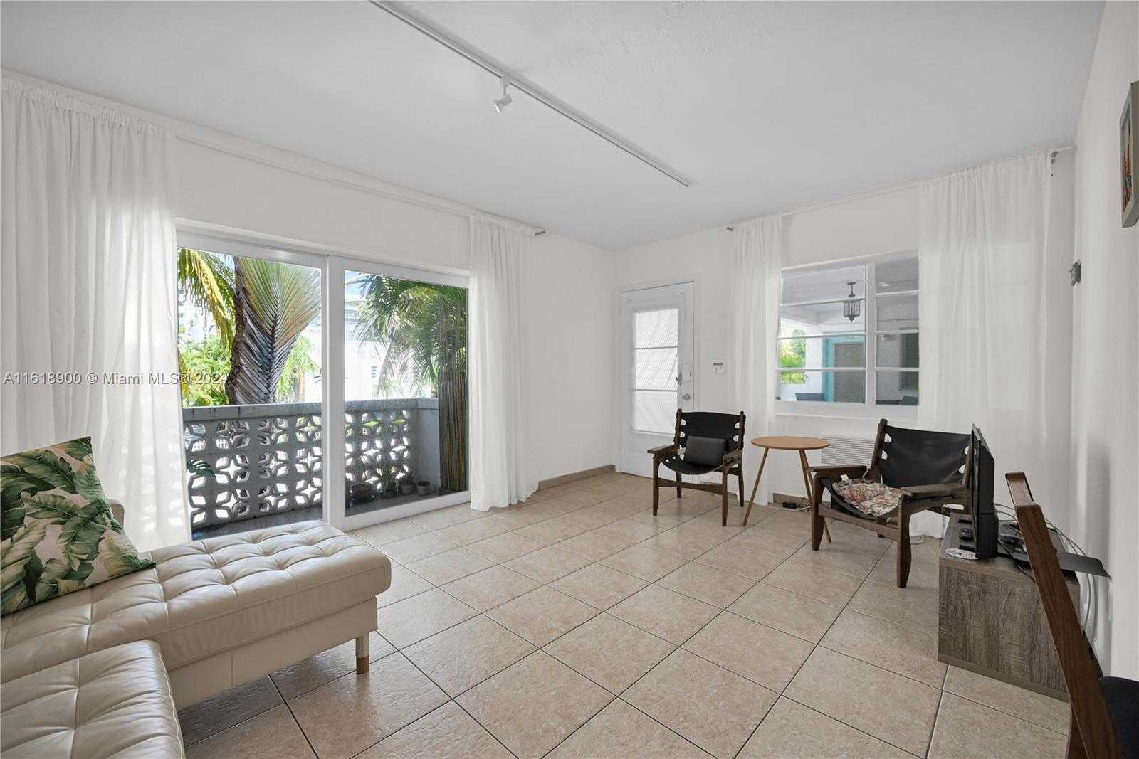 photo 3: 350 Collins Ave Unit 212, Miami Beach FL 33139