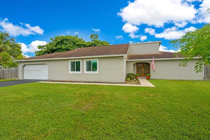 photo 2: 16255 SW 281st St, Homestead FL 33033