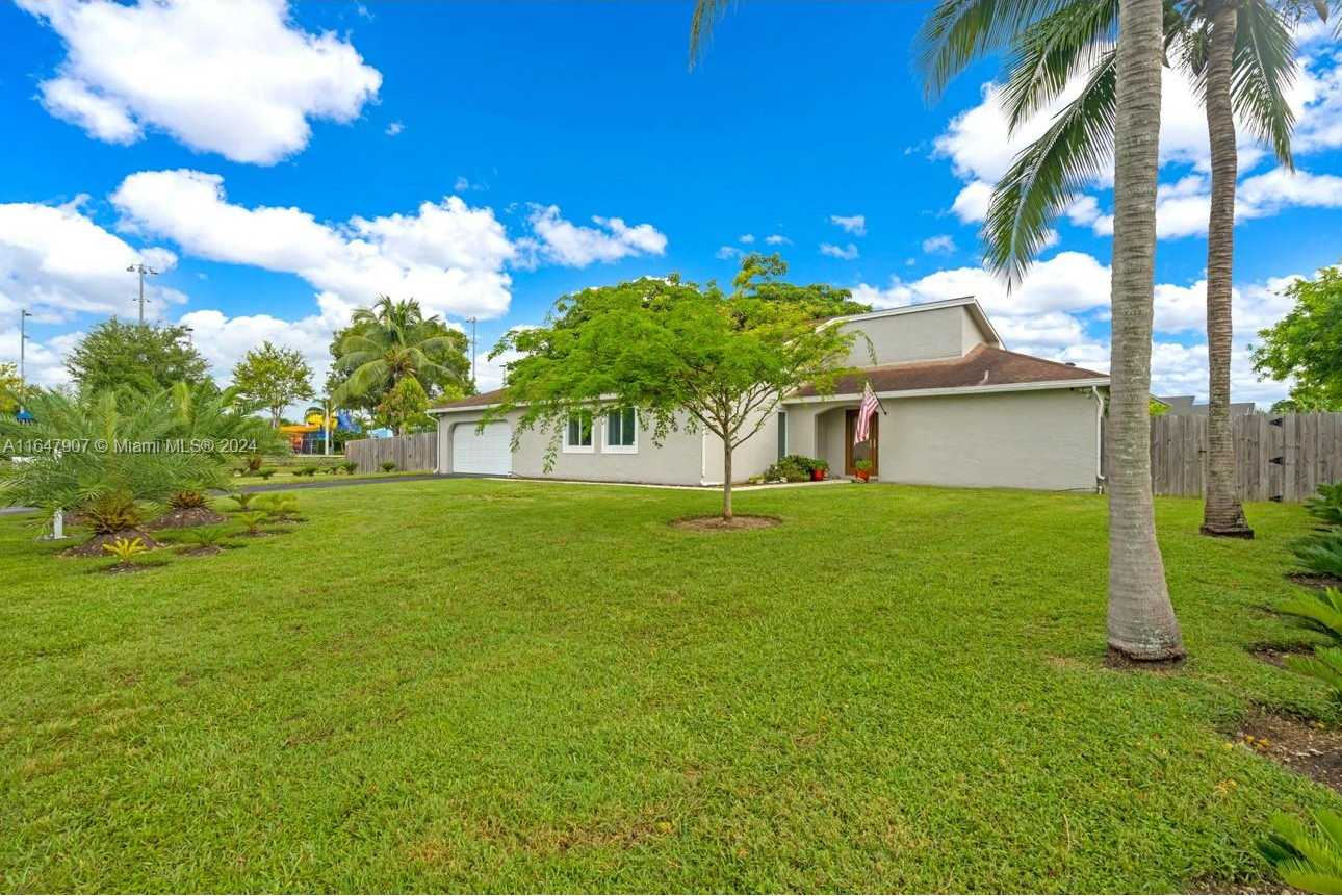 photo 3: 16255 SW 281st St, Homestead FL 33033