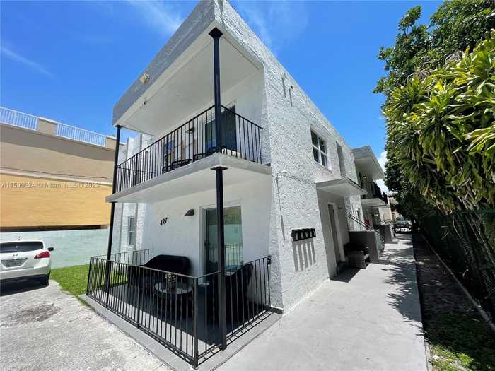 photo 25: 427 SW 7th St, Miami FL 33130