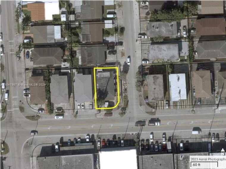 photo 2: 965 W 23rd St, Hialeah FL 33010