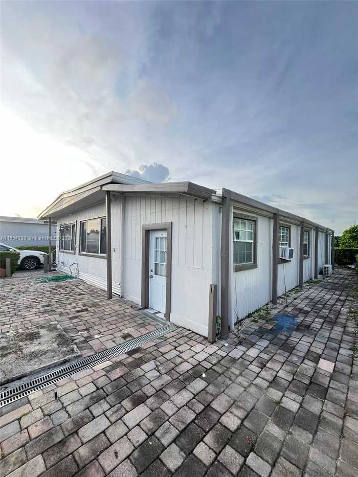 photo 2: 11168 NW 5th st, Miami FL 33172