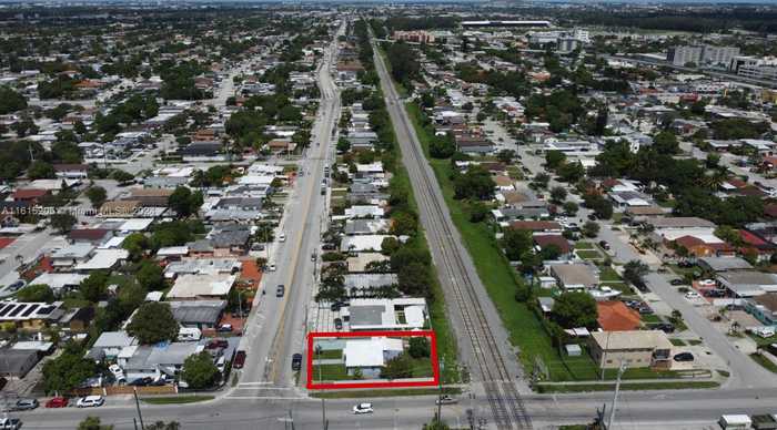 photo 3: 991 E 21st St, Hialeah FL 33013