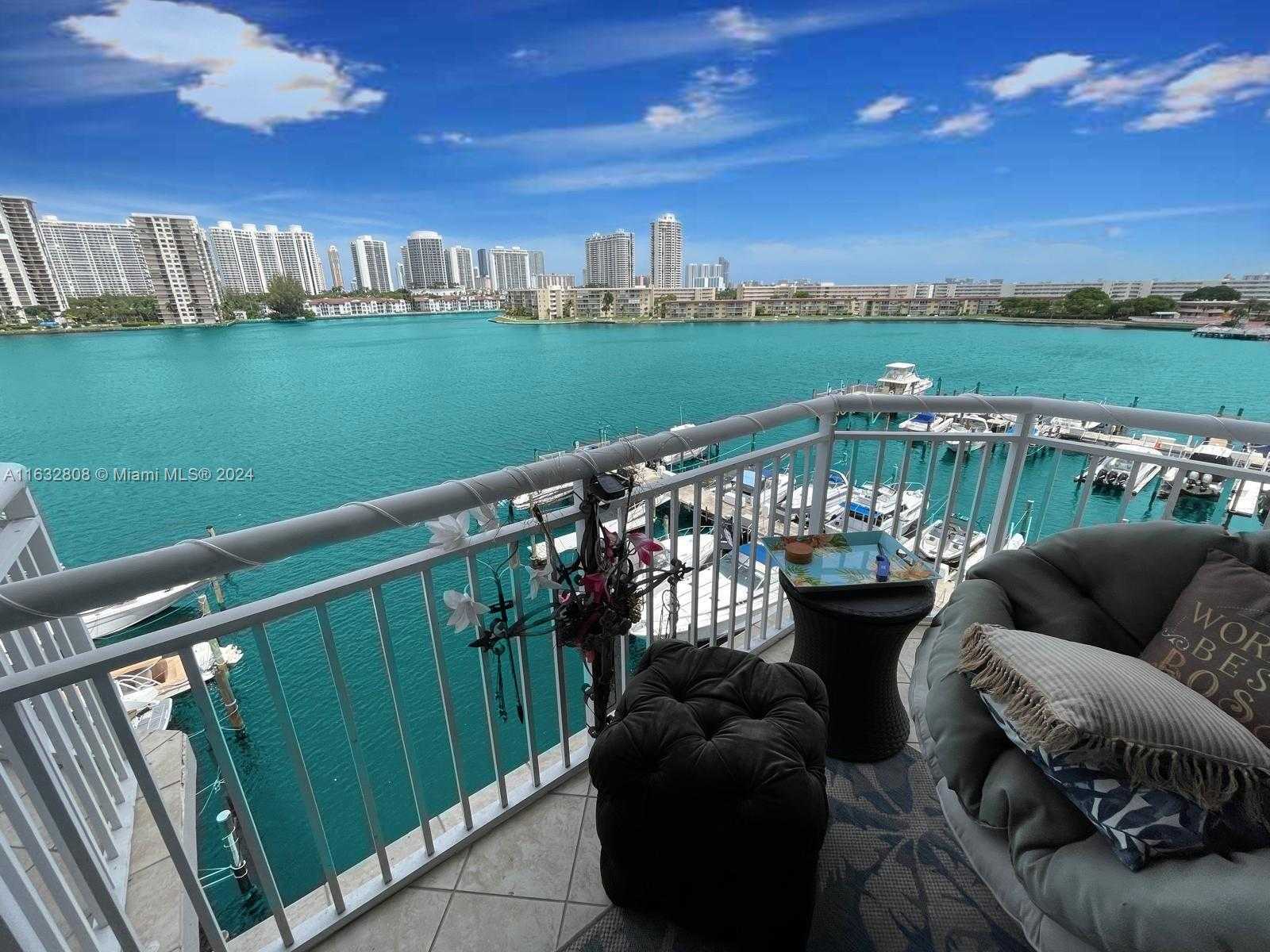 photo 2: 18081 Biscayne Blvd Unit 505N, Aventura FL 33160