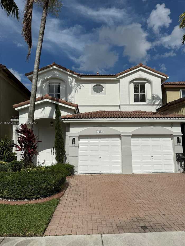 photo 1: 7563 NW 112th Pl, Doral FL 33178