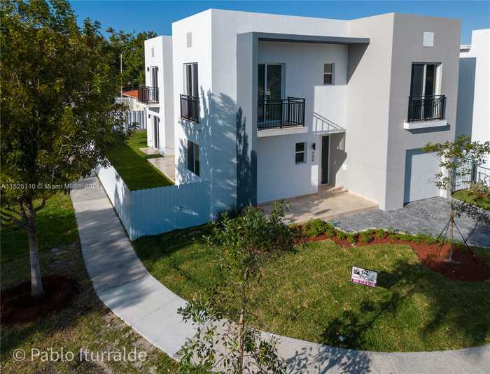 photo 1: 900 SW 24 road, Miami FL 33129