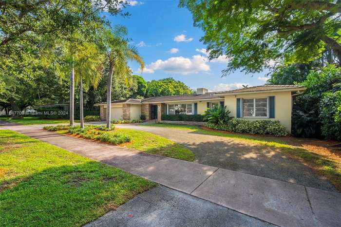 photo 2: 2615 Alhambra Cir, Coral Gables FL 33134