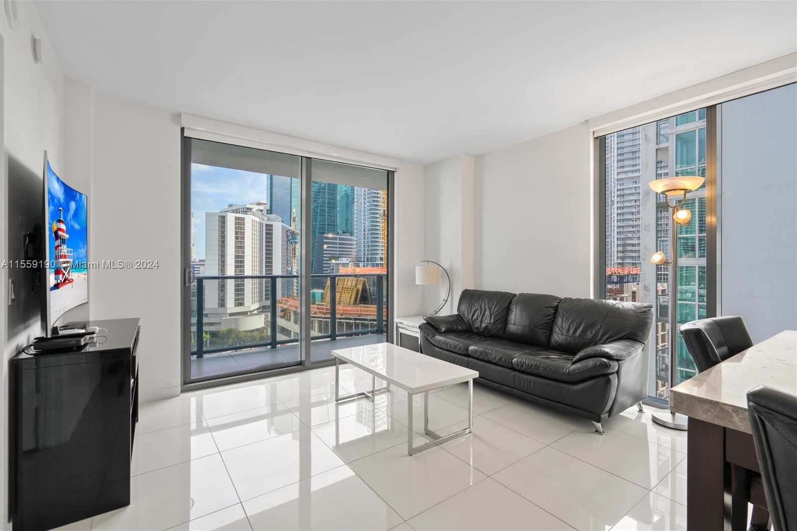 photo 1: 31 SE 6th St Unit 1808, Miami FL 33131