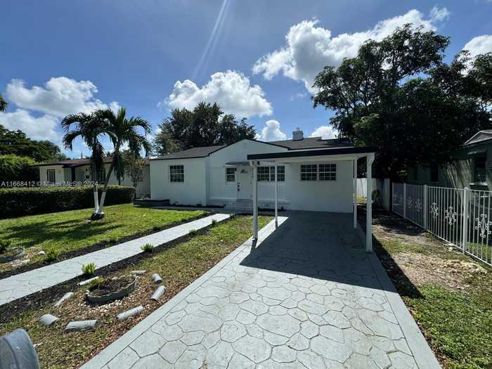 photo 1: 1136 NW 46th St, Miami FL 33127