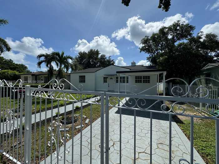 photo 2: 1136 NW 46th St, Miami FL 33127