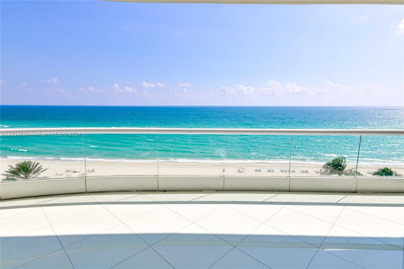 photo 2: 16051 Collins Ave Unit 704, Sunny Isles Beach FL 33160