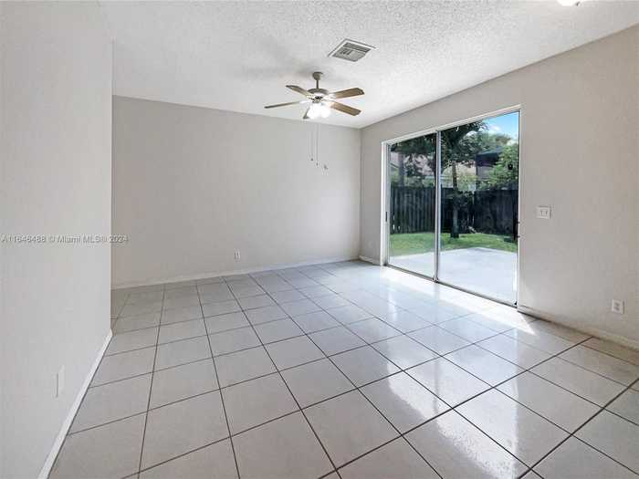 photo 2: 2832 Cayenne Ave, Cooper City FL 33026