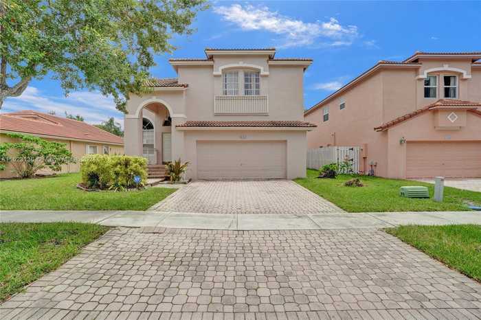 photo 1: 18434 NW 9th St, Pembroke Pines FL 33029