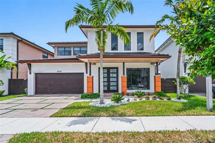 photo 1: 15603 NW 88th Ave, Miami Lakes FL 33018