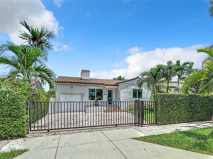 photo 2: 1421 SW 17th St, Miami FL 33145