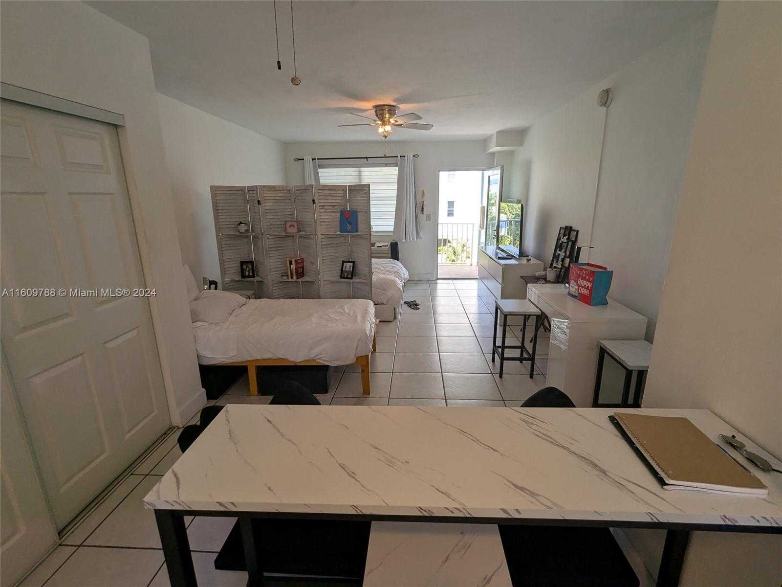 photo 3: 158 Ocean Dr Unit 406, Miami Beach FL 33139