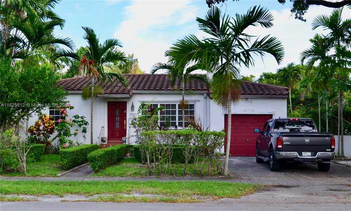 photo 2: 706 Mendoza Ave, Coral Gables FL 33134