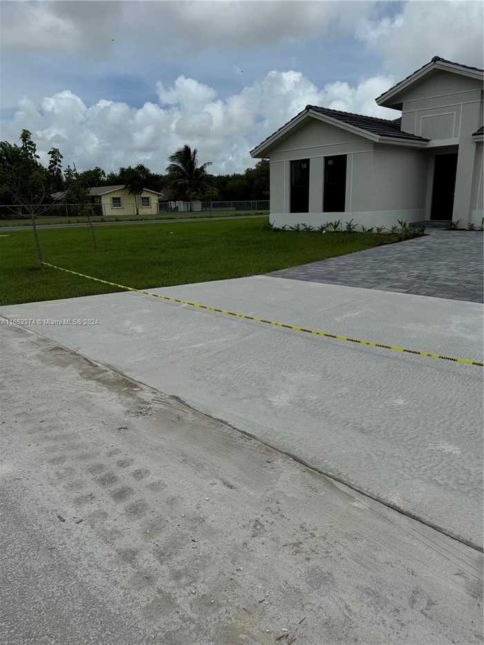 photo 2: 32209 SW 195th Ave, Homestead FL 33030