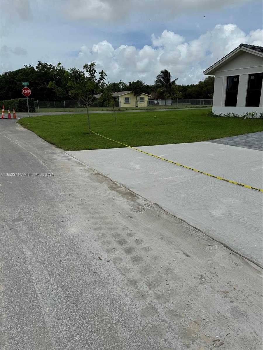 photo 3: 32209 SW 195th Ave, Homestead FL 33030