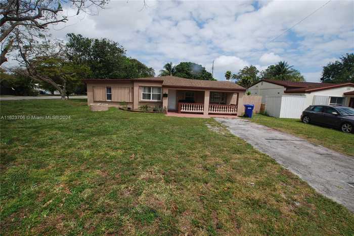 photo 1: 1801 NE 176th St, North Miami Beach FL 33162