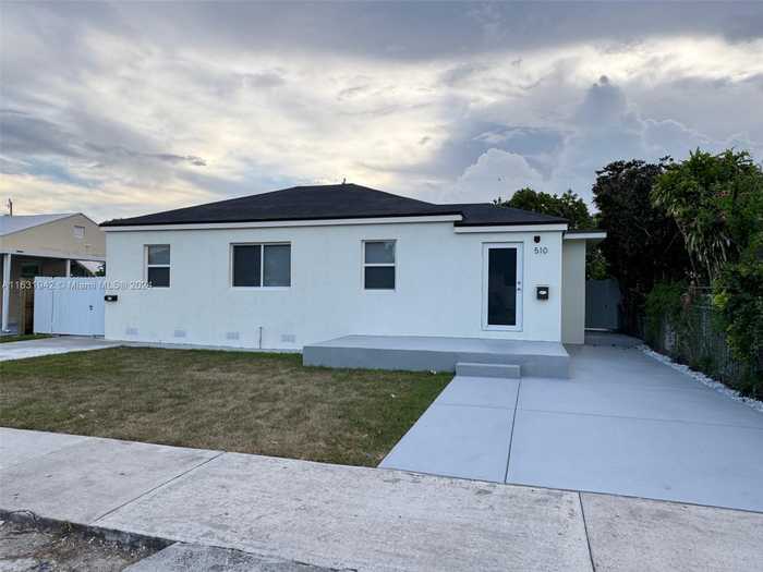 photo 2: 510-512 NW 32nd Ct, Miami FL 33125