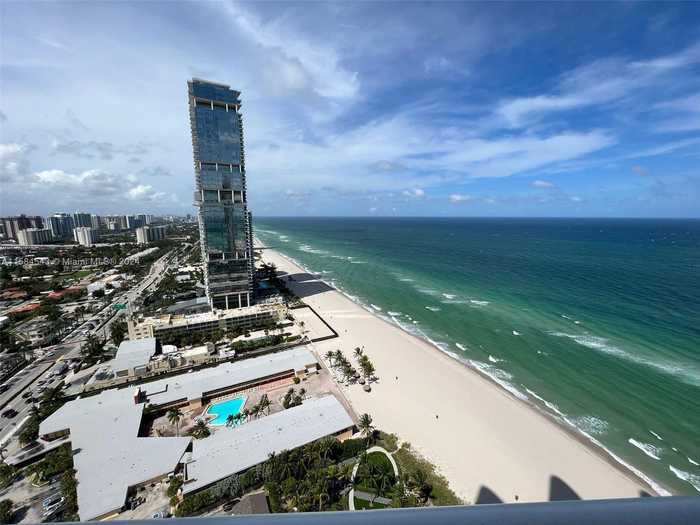 photo 2: 18201 Collins Ave Unit 4004, Sunny Isles Beach FL 33160