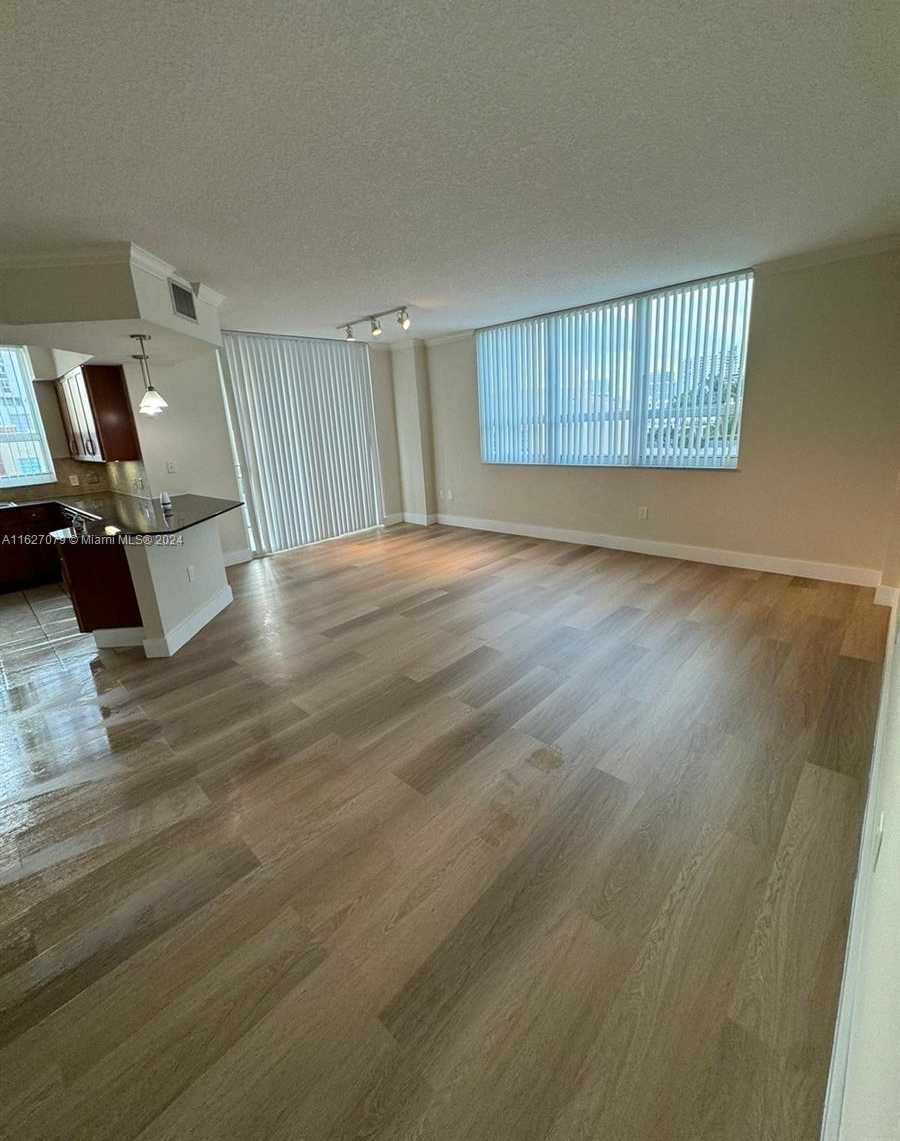 photo 3: 2000 N Bayshore Dr Unit 801, Miami FL 33137