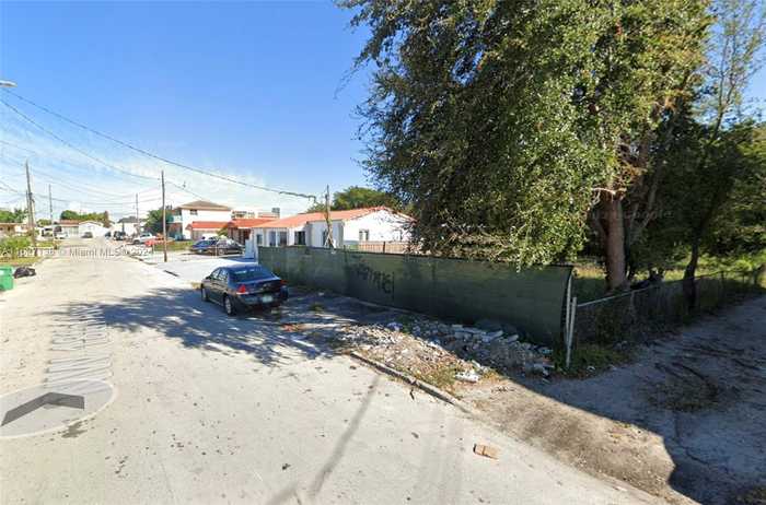 photo 11: 161 NW 18th Ave, Miami FL 33125