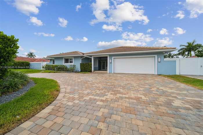 photo 1: 10390 SW 56th Ter, Miami FL 33173