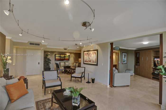 photo 1: 1121 Crandon Blvd Unit E405, Key Biscayne FL 33149