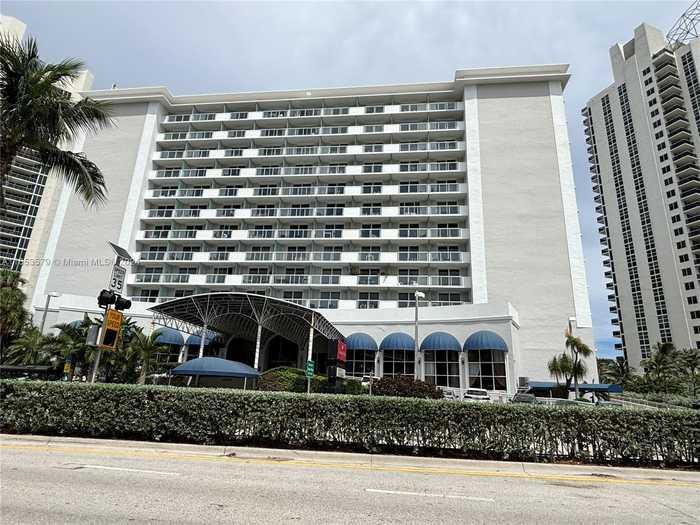 photo 1: 19201 Collins Ave Unit 1119, Sunny Isles Beach FL 33160