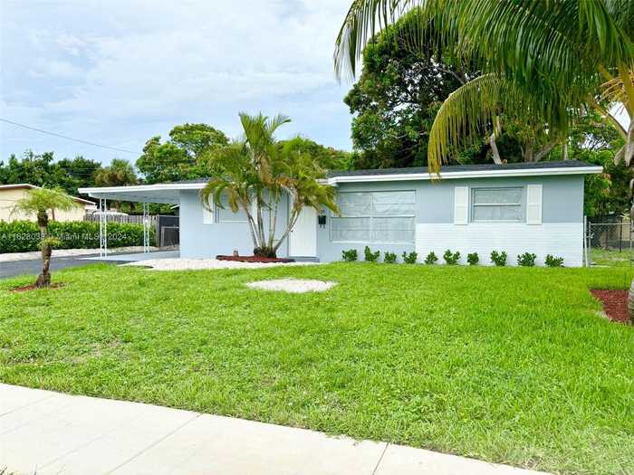 photo 2: 1740 NW 28th Ave, Fort Lauderdale FL 33311