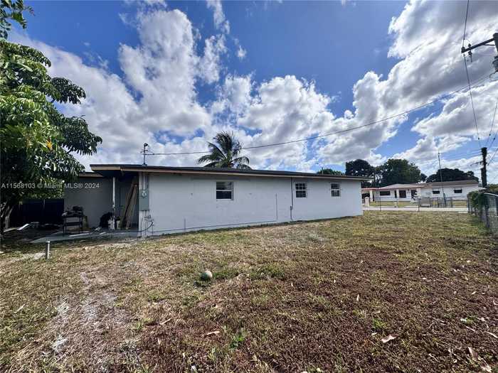 photo 12: 4400 NW 179th St, Miami Gardens FL 33055