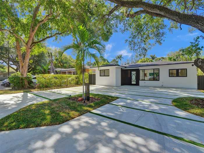 photo 1: 2380 NE 184th Ter, North Miami Beach FL 33160