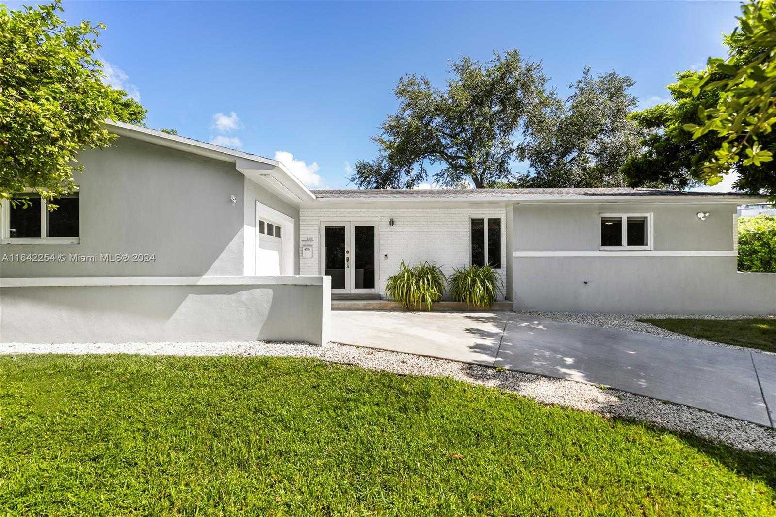 photo 2: 2201 SW 22nd Ter, Miami FL 33145