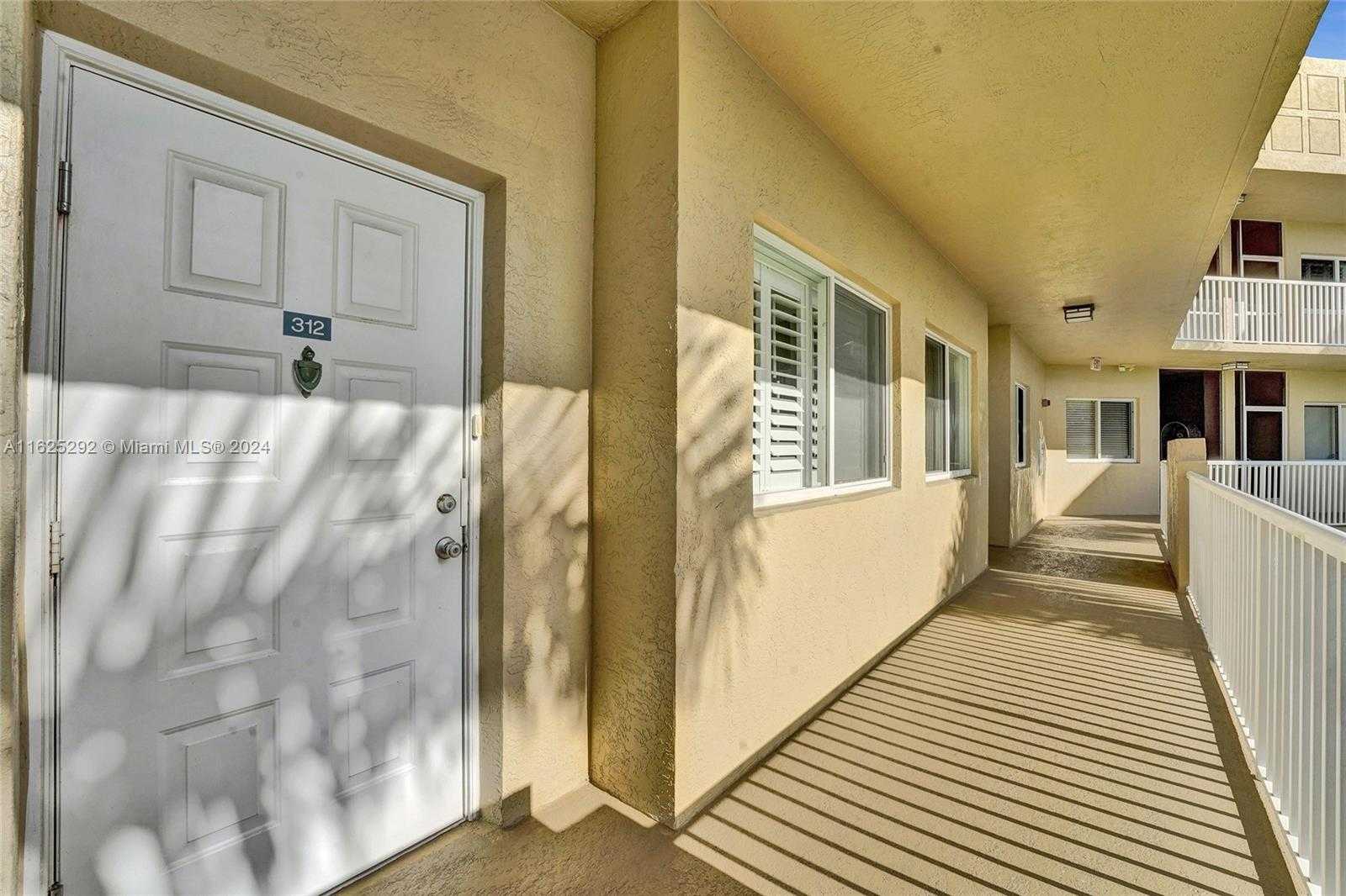 photo 2: 7739 Southampton Ter Unit 312, Tamarac FL 33321