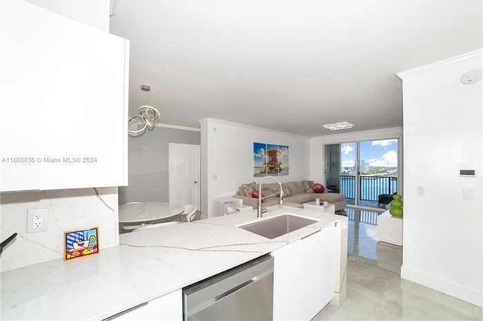 photo 2: 17150 N Bay Rd Unit 2905, Sunny Isles Beach FL 33160