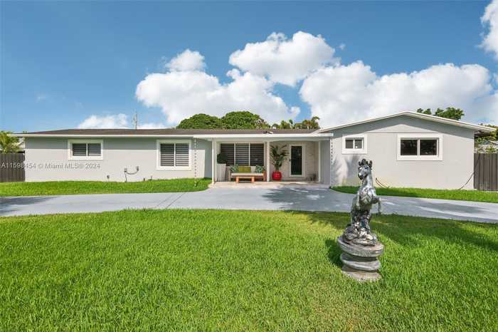 photo 1: 27890 SW 161st Ave, Homestead FL 33031