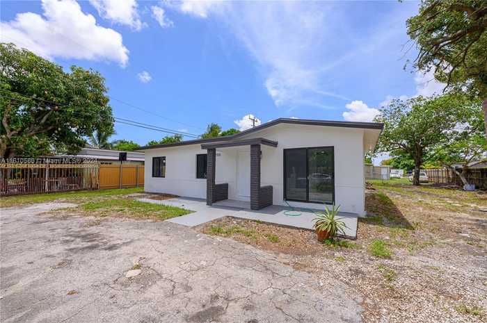 photo 2: 2100 NW 124th St, Miami FL 33167