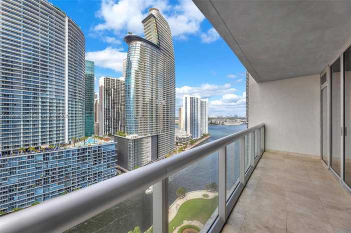 photo 2: 485 Brickell Ave Unit 2503, Miami FL 33131