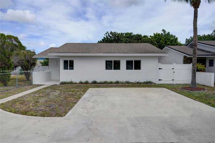 photo 1: 20831 NW 28th Ave, Miami Gardens FL 33056