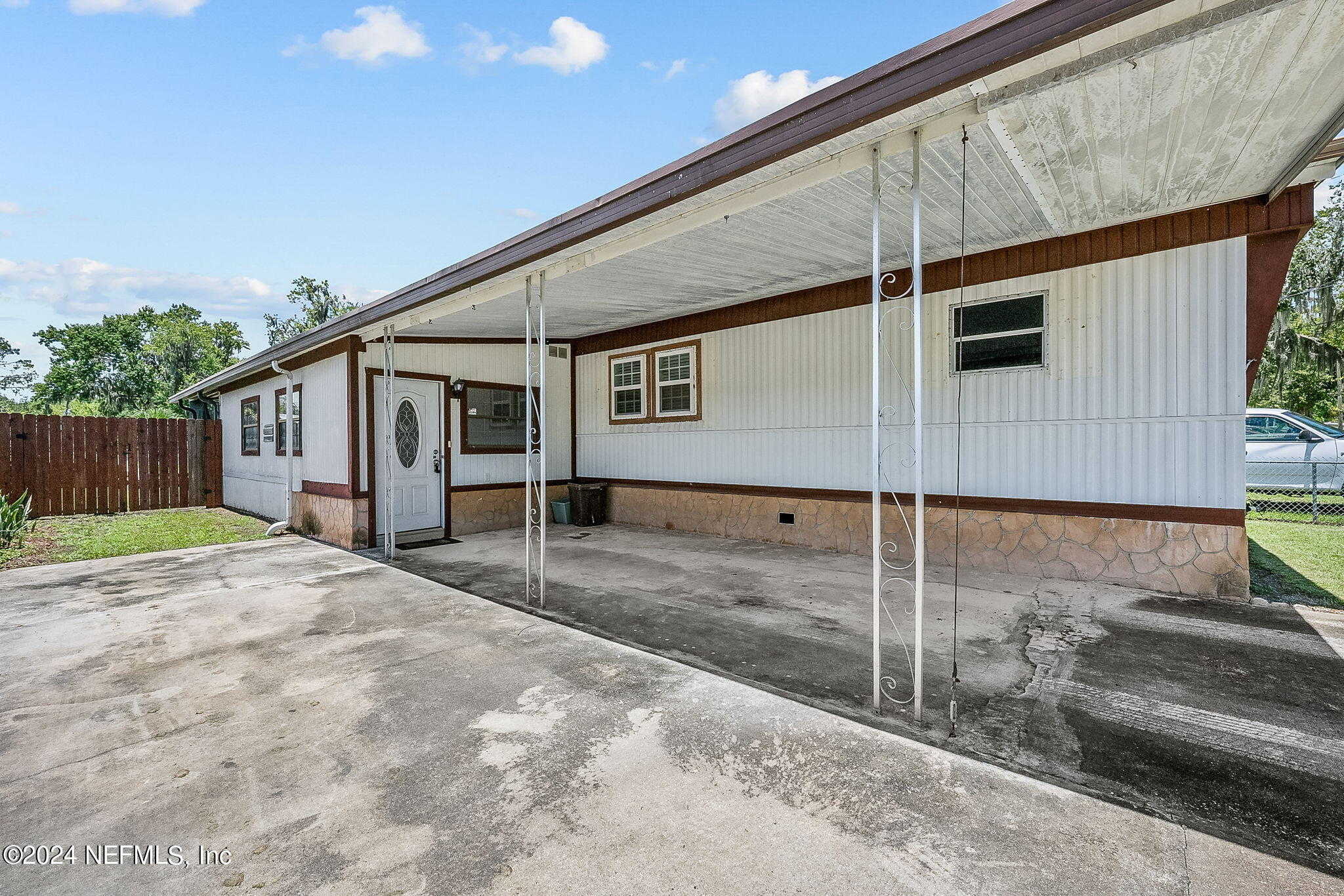 photo 1: 103 MULBERRY Street, Satsuma FL 32189