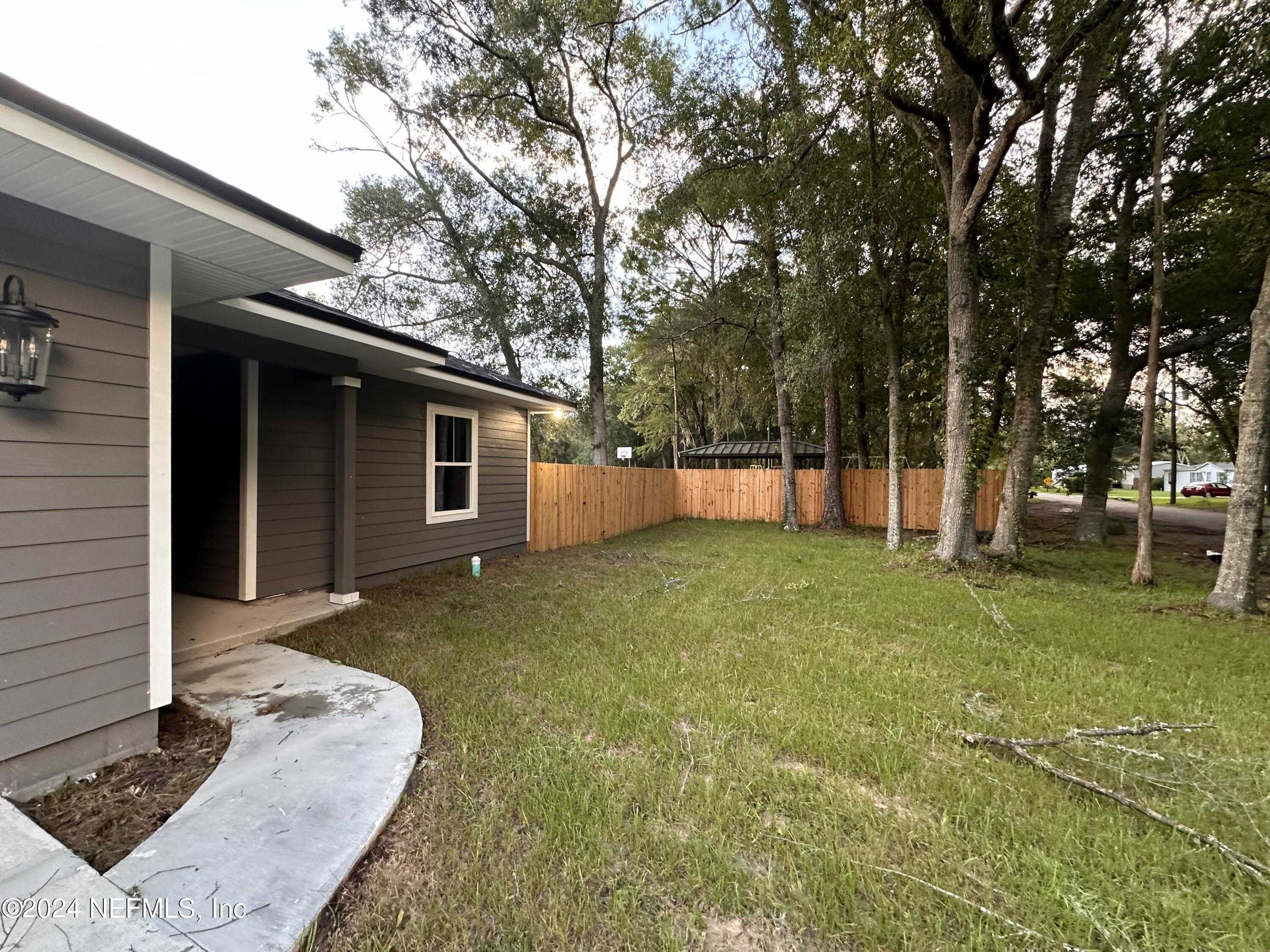 photo 3: 224 DELMONTE Street, Baldwin FL 32234